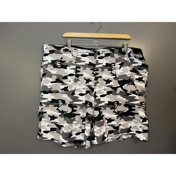 Just Be Shorts Womens 3X Gray Black Camo Stretch Elastic Back Waist Pockets - Picture 1 of 4